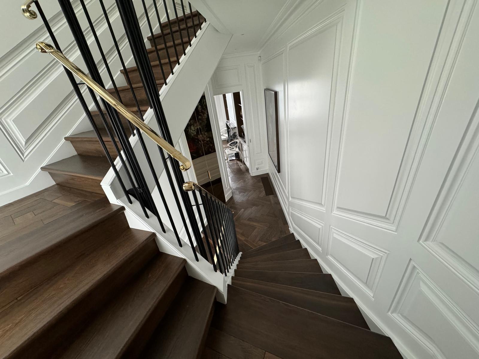 Portland Road spiral staircase with iron detailing